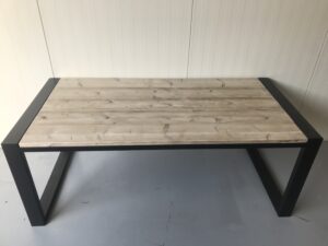 Steigerhouten Eettafel "Overijssel" industrieel. buiten editie.