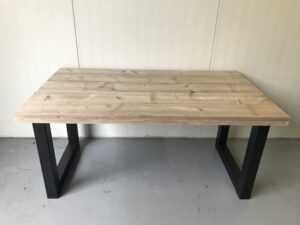 Steigerhouten Eettafel "Utrecht" industrieel. buiten editie
